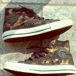 Low top metallic Converse All Stars hot hot hot